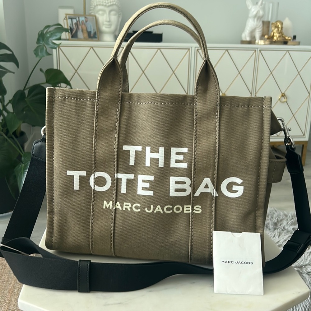Marc Jacobs tote- size medium- authentic